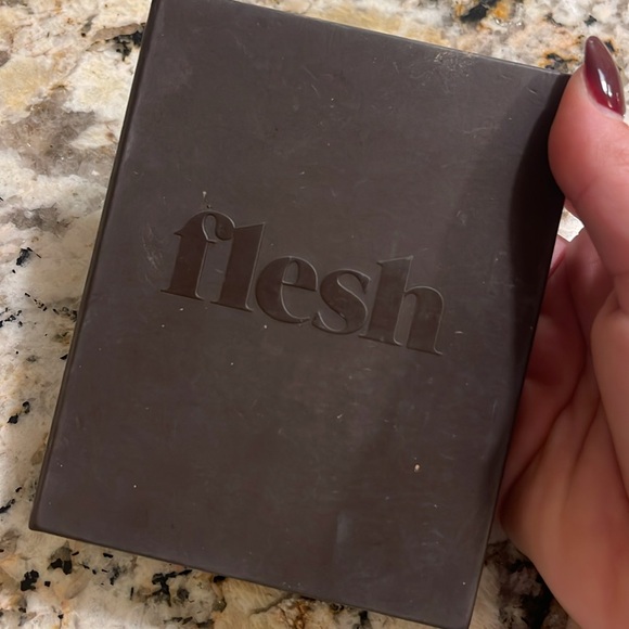 FLESH Eyeshadow Palette - Picture 2 of 2